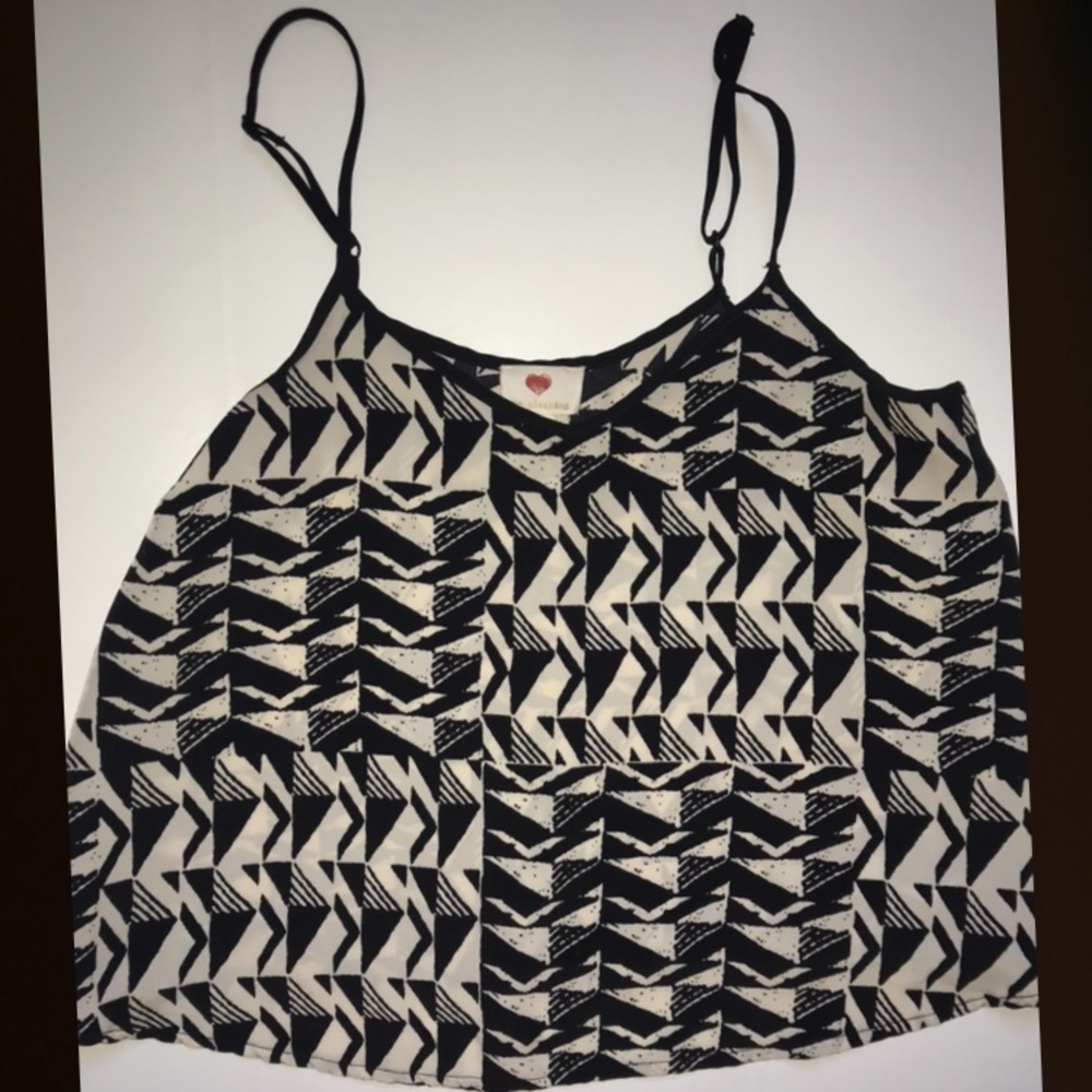 Triangle patterned tank top